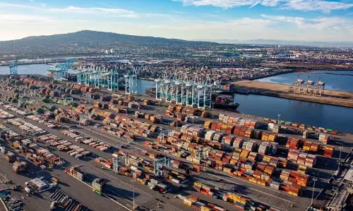 Los Angeles port import volume drops 17% in Aug