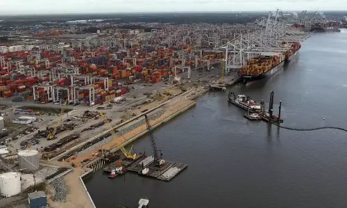 Savannah Port handles 6% less containers in November Savannah Port handles 6% less containers in November