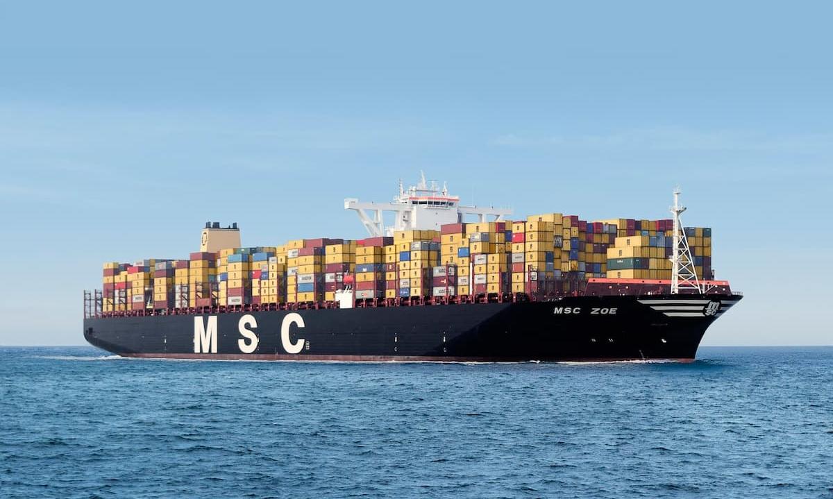 Контейнеровоз hanjin пожар. Хеви лифтер судно. Hanjin фура. Reel shipping tracking. Reel shipping tracking.