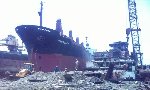 Over 15,000 ships could be recycled by 2032: BIMCO Over 15,000 ships could be recycled by 2032: BIMCO