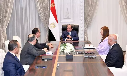 Egypt’s president reviews investment plan for transport projects