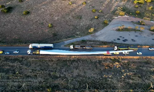 Vanguard begins moving longest wind turbine blades to travel within SA Vanguard begins moving longest wind turbine blades to travel within SA
