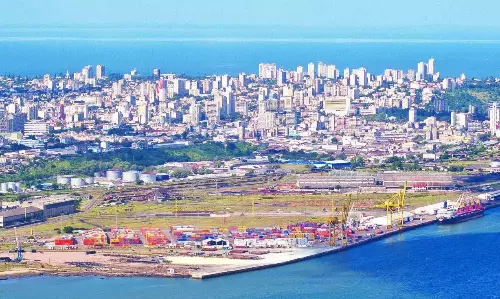 AfDB lends $40 mn to Mozambique for Maputo rail corridor AfDB lends $40 mn to Mozambique for Maputo rail corridor