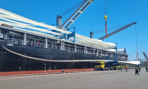 Vanguard unveils wind blade shunt trailers to improve port logistics Vanguard unveils wind blade shunt trailers to improve port logistics