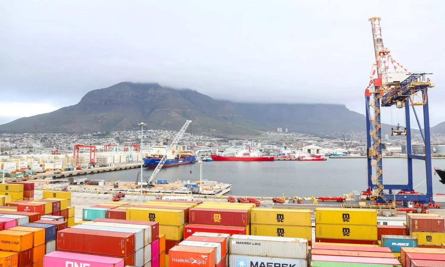 Transnet orders 16 hybrid straddle carriers from Kalmar Transnet orders 16 hybrid straddle carriers from Kalmar