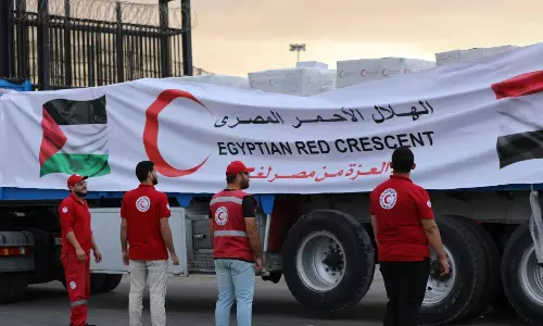 Egypt sends 6,185 tonnes of aid to Gaza in 127th relief convoy