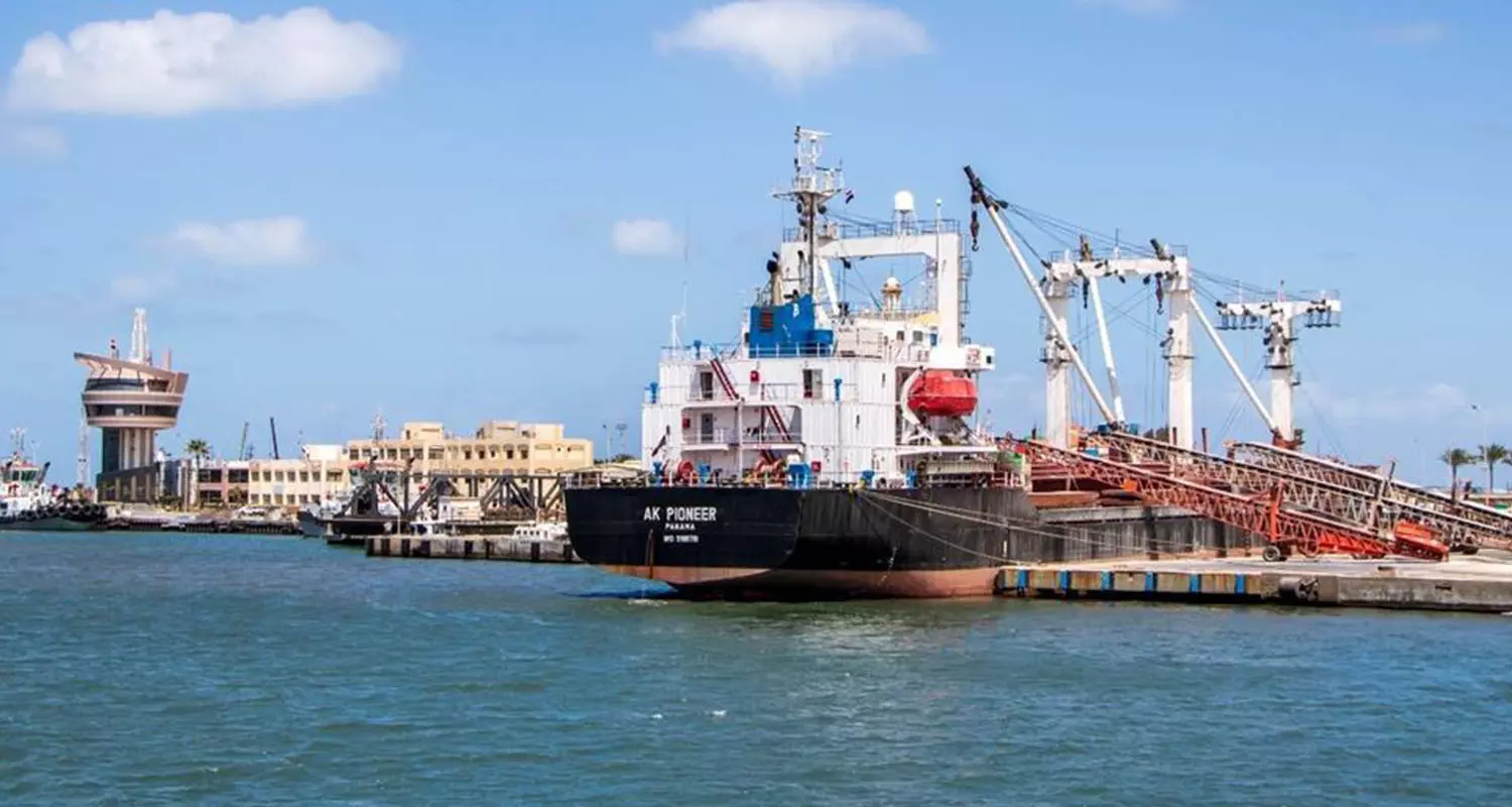 Damietta Port handles 25 vessels and heavy freight movements