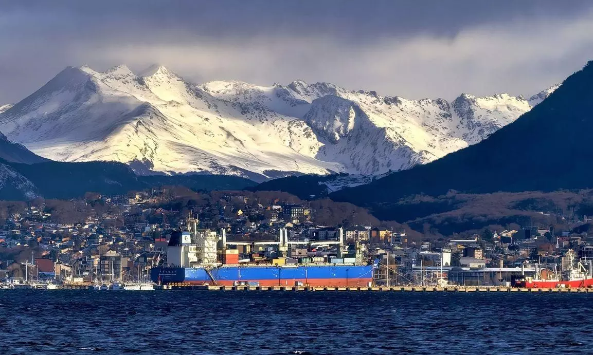COSCO SHIPPING delivers 100 MW power plant cargo to Ushuaia COSCO SHIPPING delivers 100 MW power plant cargo to Ushuaia