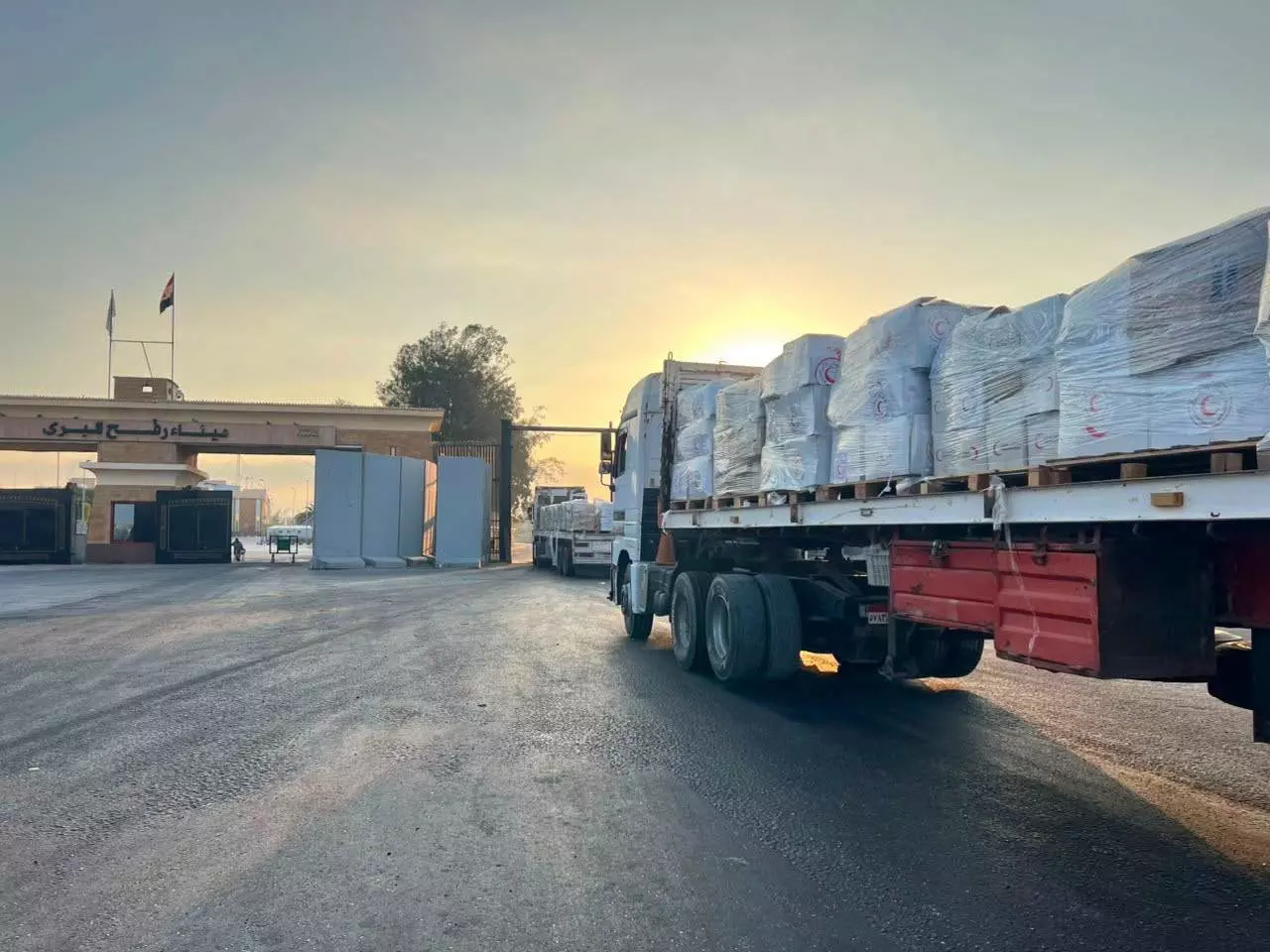Egyptian Red Crescent sends 70,000 food parcels to Gaza