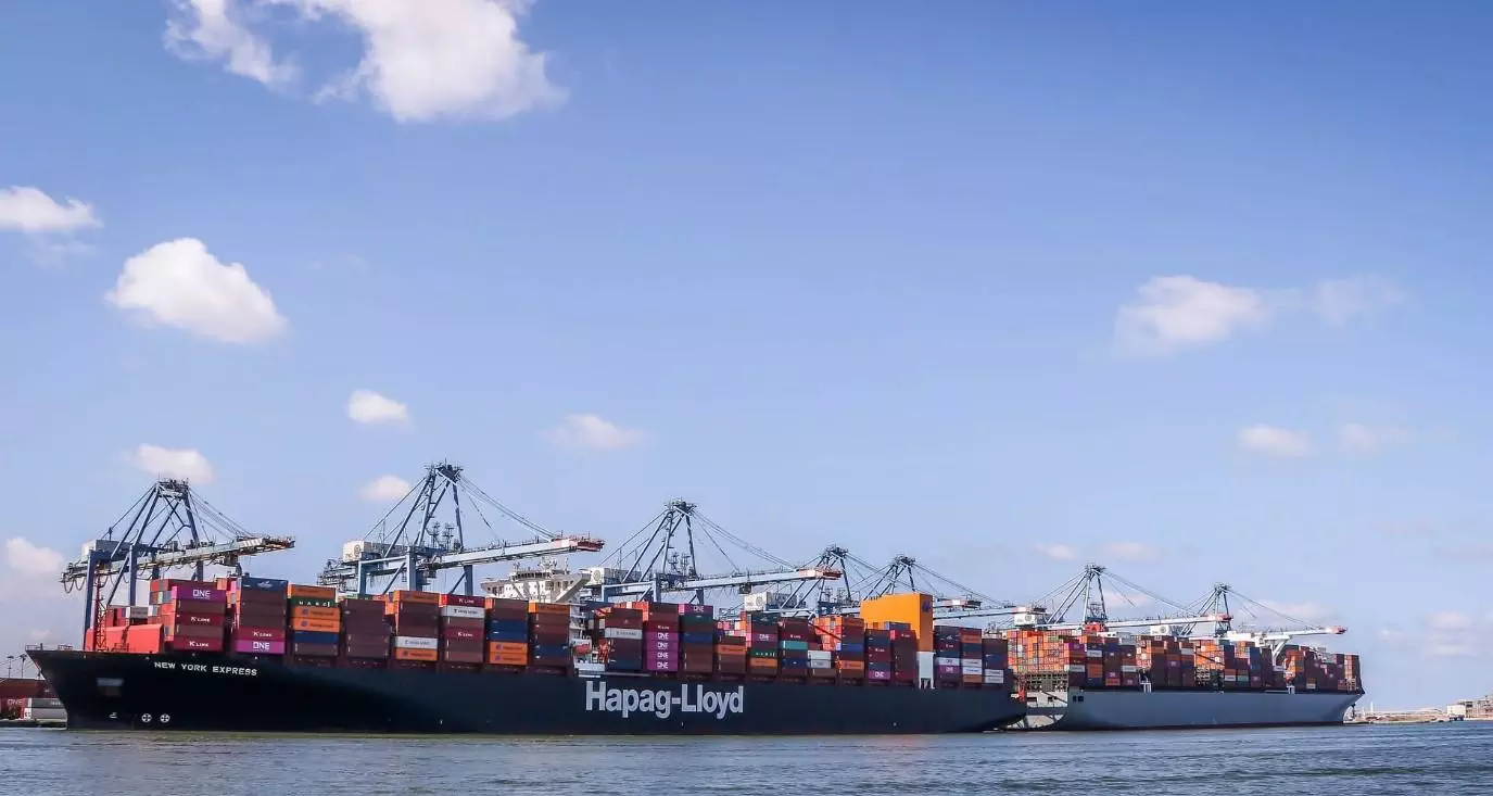 Damietta Port handles 30 vessels and over 39,000 tonnes of cargo