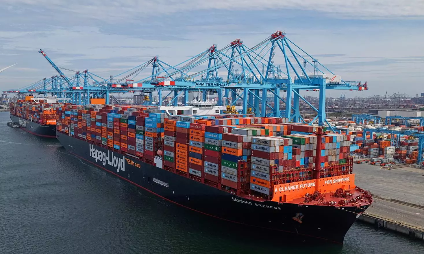Hapag-Lloyd acquires 25% stake in Maasvlakte II terminal Hapag-Lloyd acquires 25% stake in Maasvlakte II terminal
